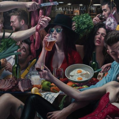 Costillas, salchichas y huevos fritos